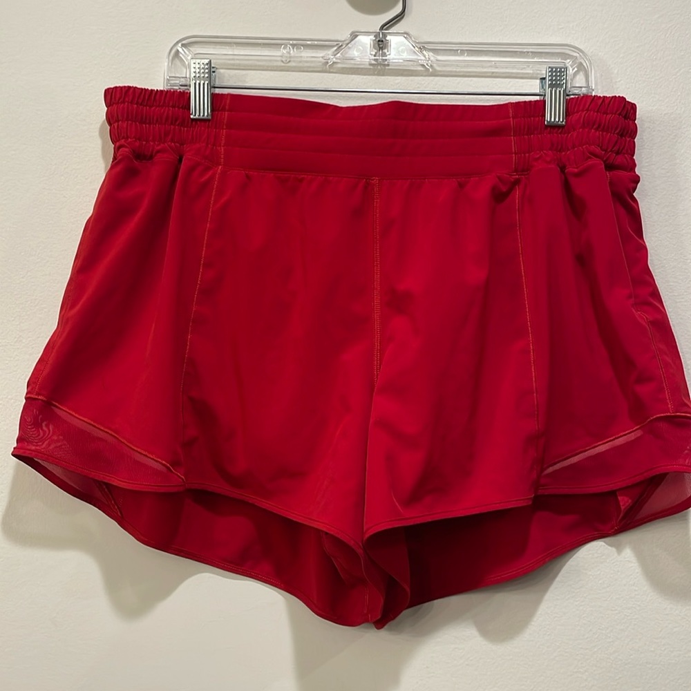 Lululemon Hotty Hot High Rise 4 in size 16